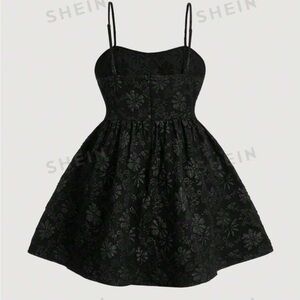 SHEIN MOD Plus Solid
Cami Dress